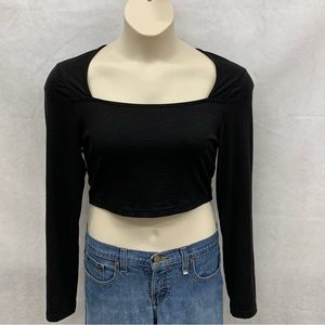 NWT Floerns black crop top